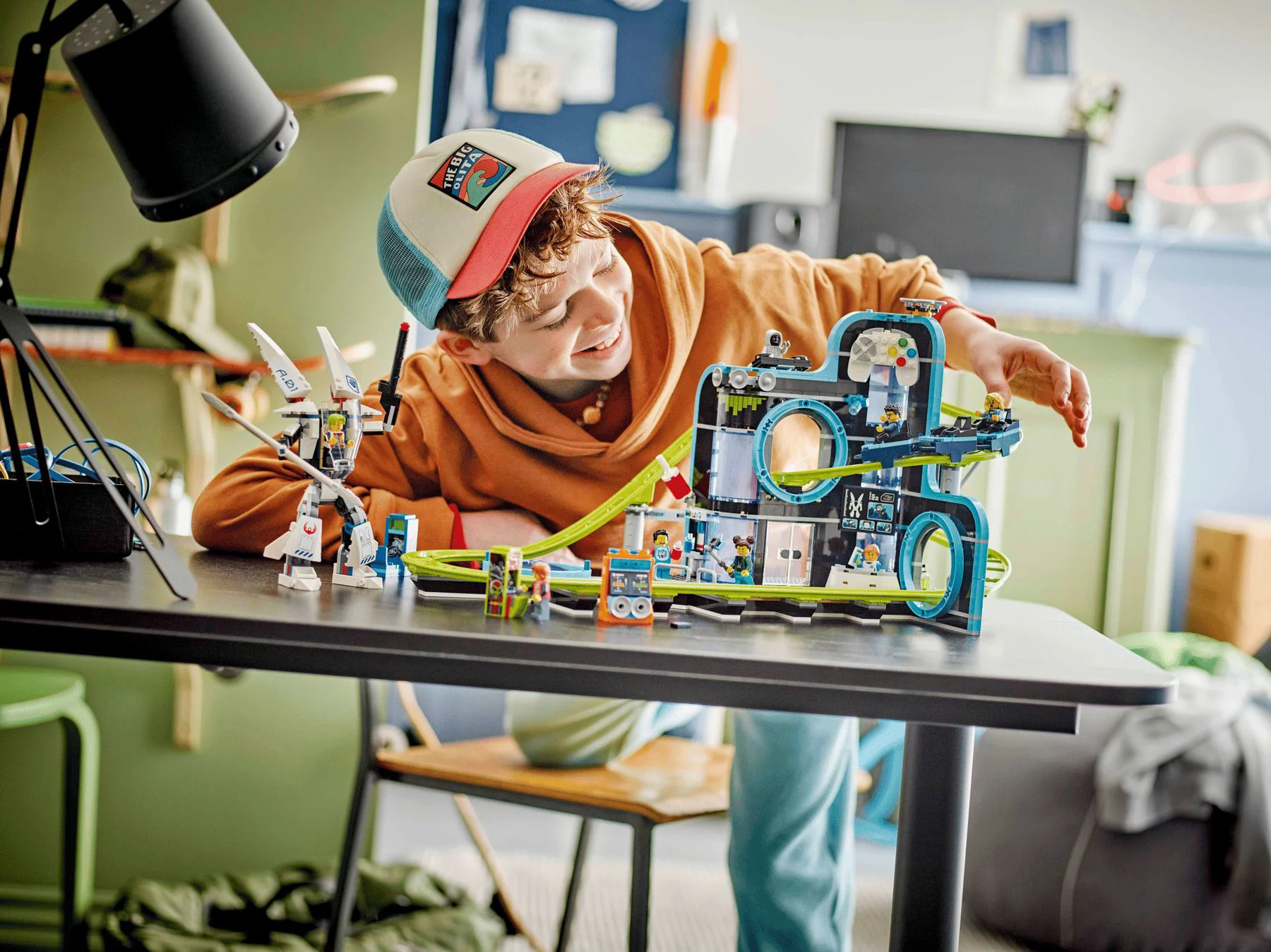 LEGO City - Parcul de distractii Robot World cu roller-coaster foto