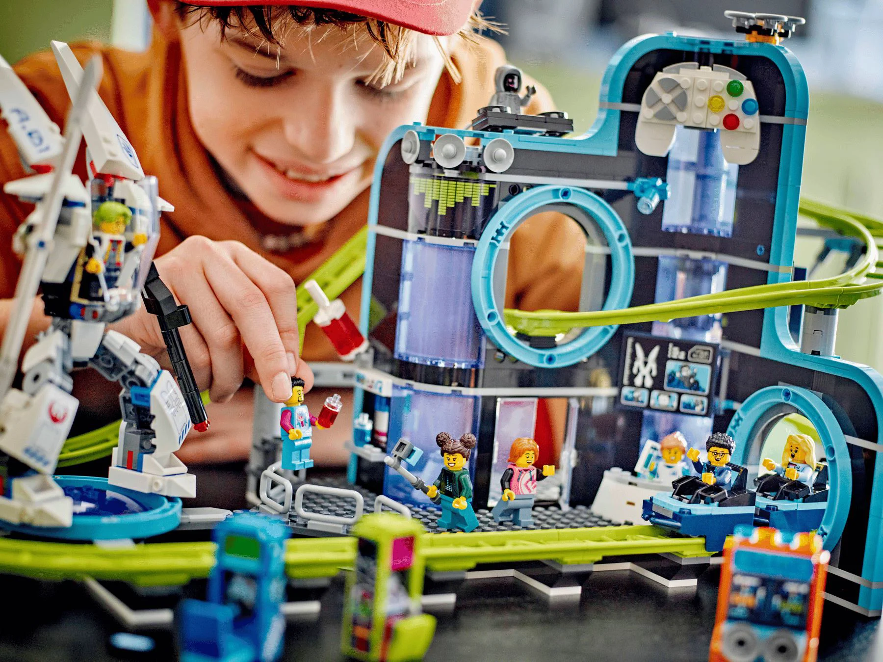 LEGO City - Parcul de distractii Robot World cu roller-coaster foto