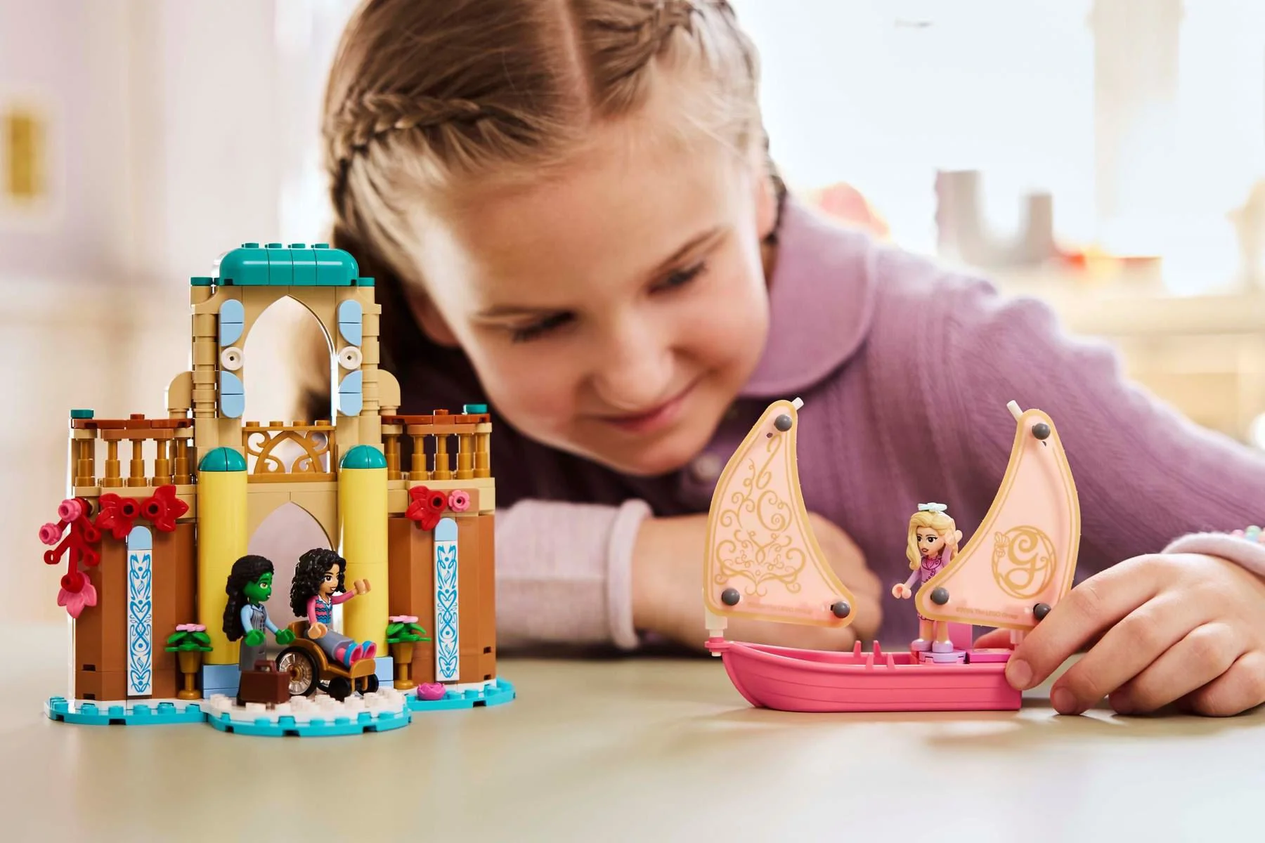 LEGO Wicked - Glinda, Elphaba si Nessarose la Universitatea Shiz foto