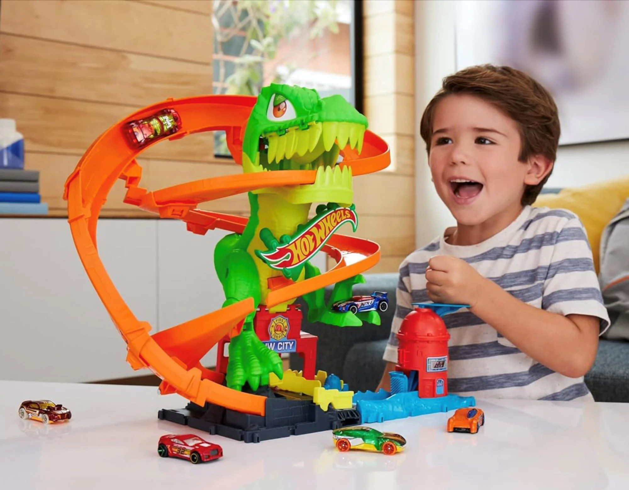 Set de joaca Hot Wheels City Atacul T-Rex de foc foto