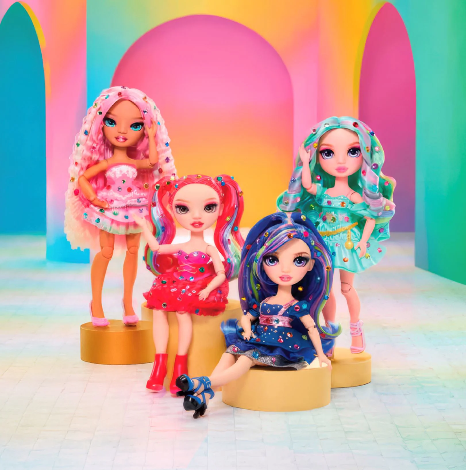 Papusa Rainbow High Vivienne Rouge seria Be Dazzling Rosu foto