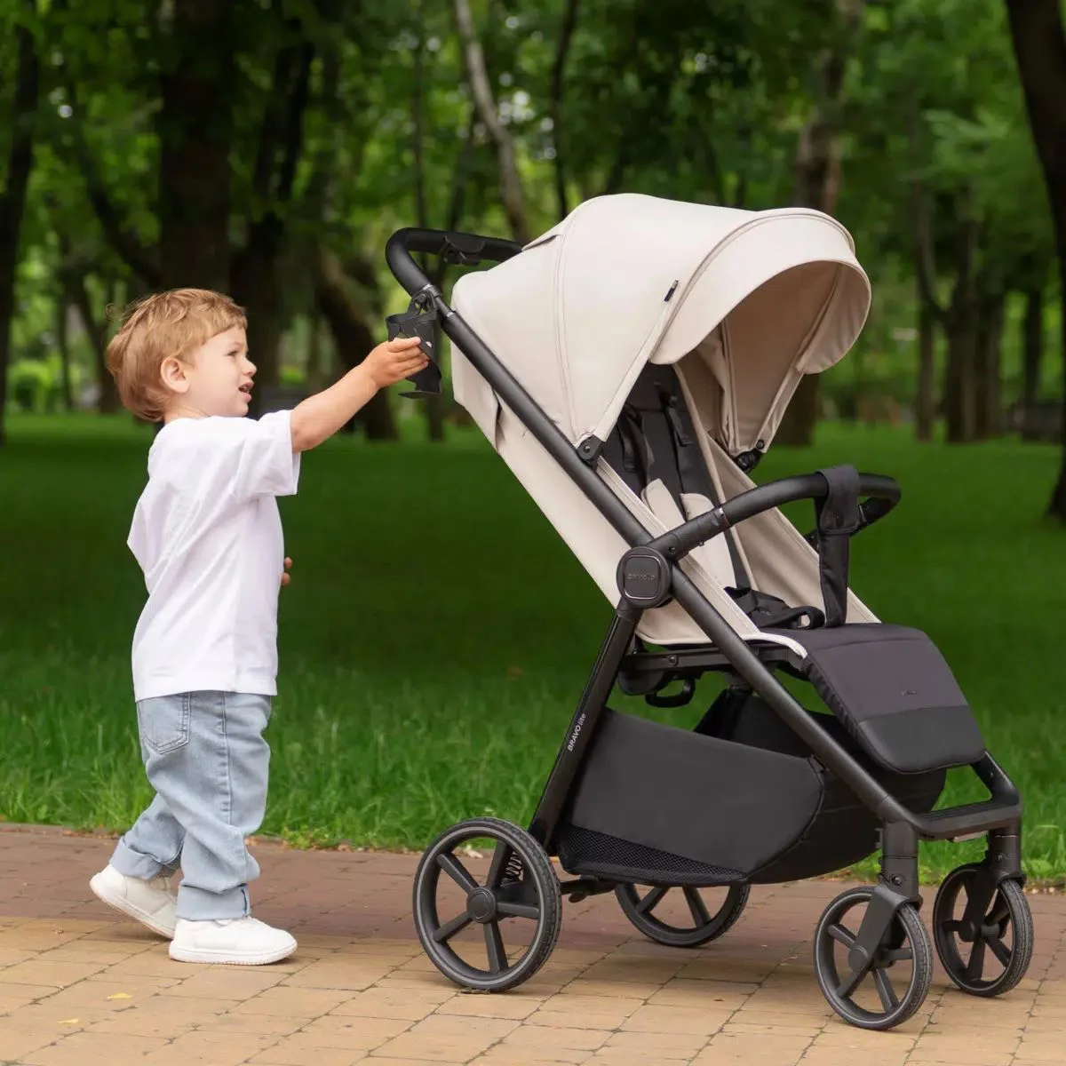 Прогулочная коляска Carrello Bravo M Lite Club Beige foto