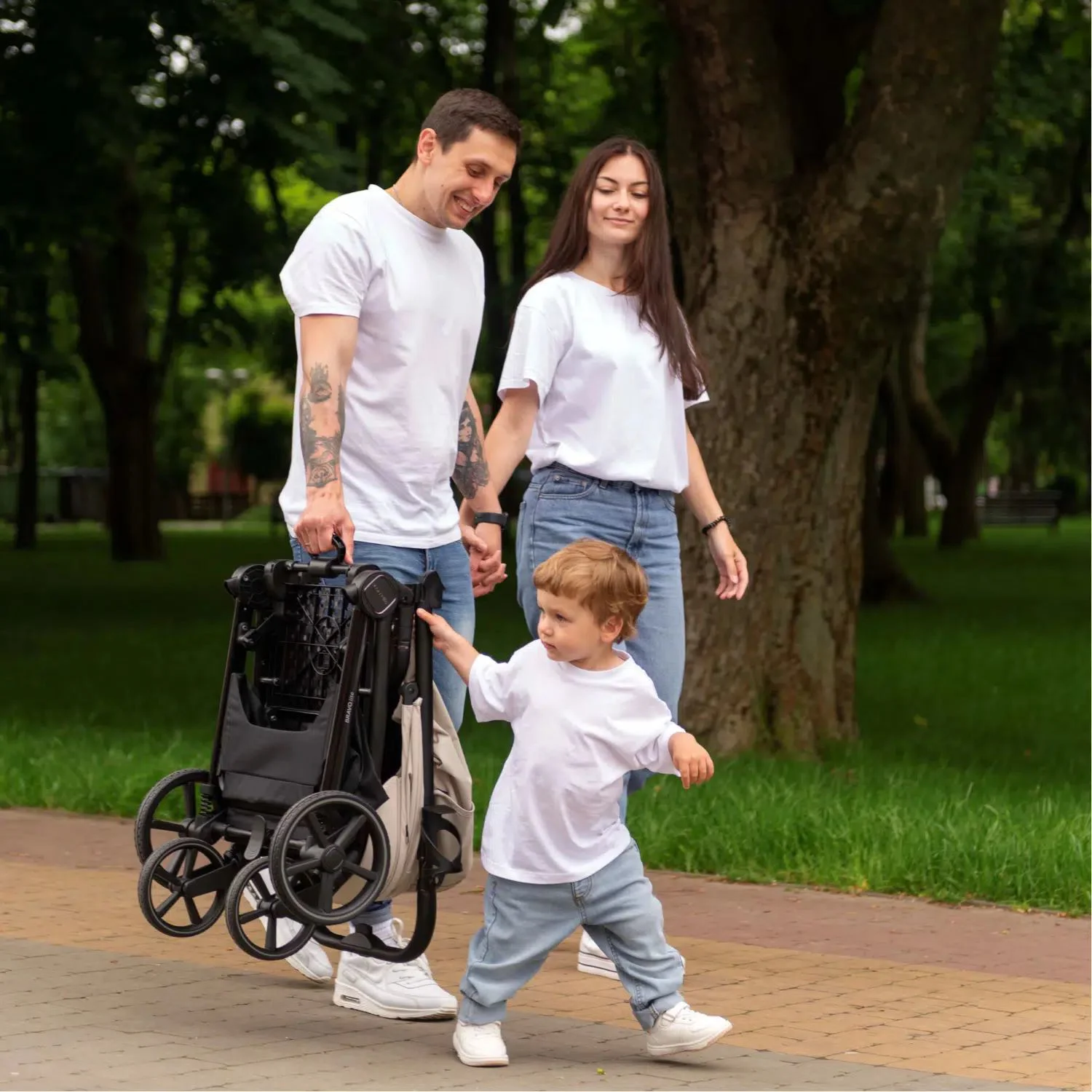 Прогулочная коляска Carrello Bravo M Lite Piano Black foto