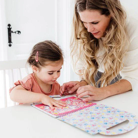 Творческий набор Unicorn Totum с трафаретами, наклейками, игровыми листами и ручками foto