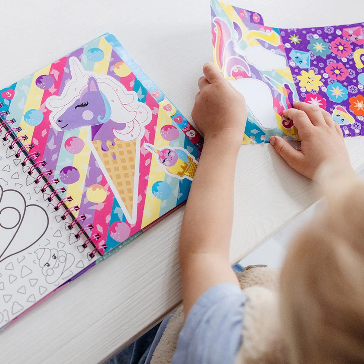 Книга активностей с наклейками по номерам Totum Unicorn foto