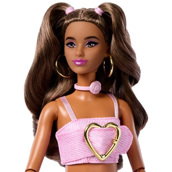 Papusa Barbie "Fashionista in top roz din denim si blugi evazati" foto