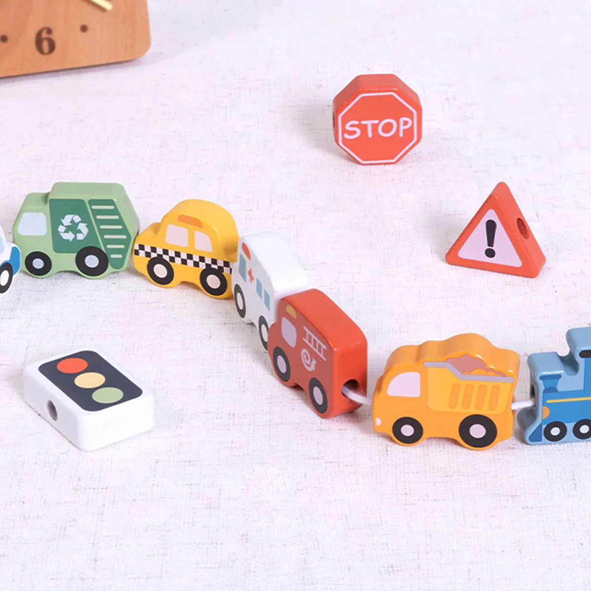 Jucarie din lemn de tras Tooky Toy Transport foto