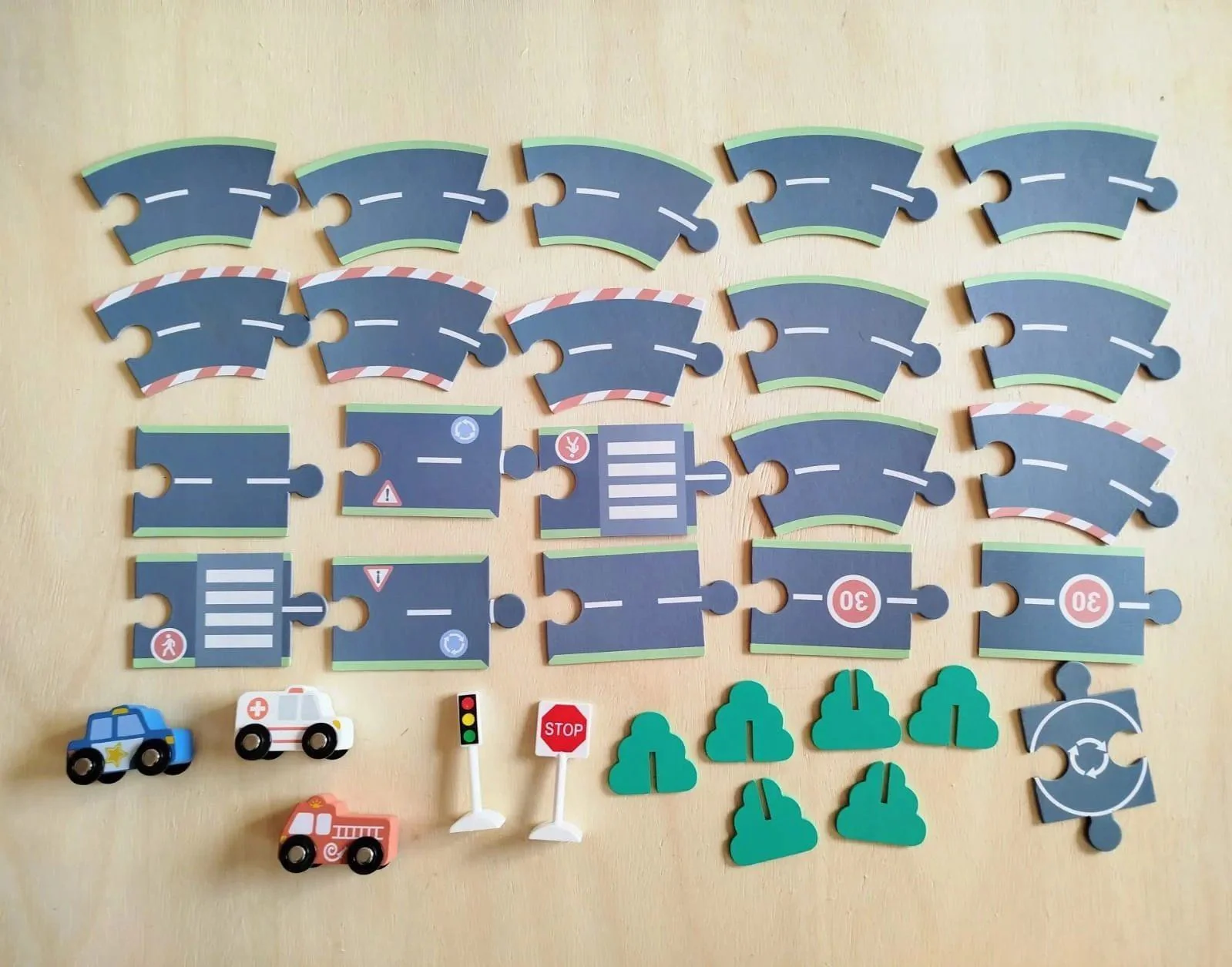 Set de joaca din lemn Tooky Toy Pista auto cu accesorii foto