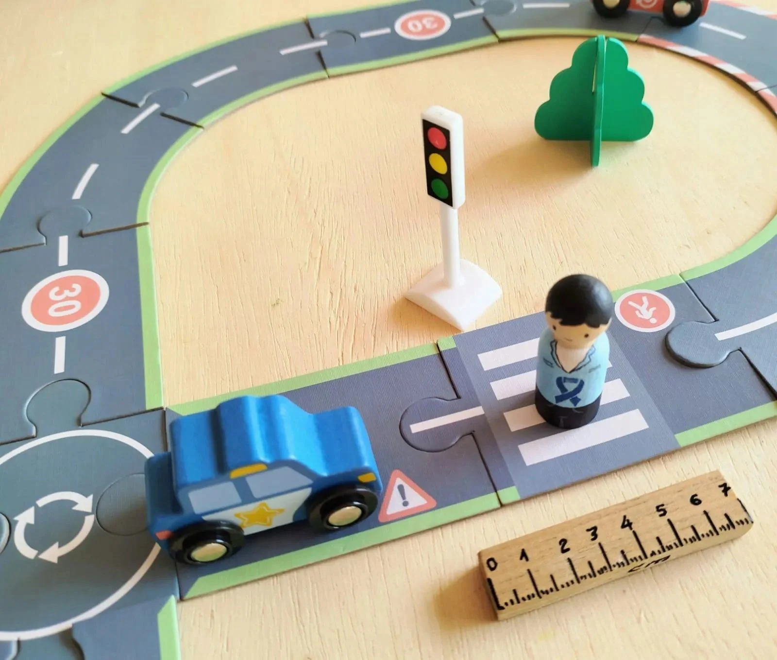 Set de joaca din lemn Tooky Toy Pista auto cu accesorii foto