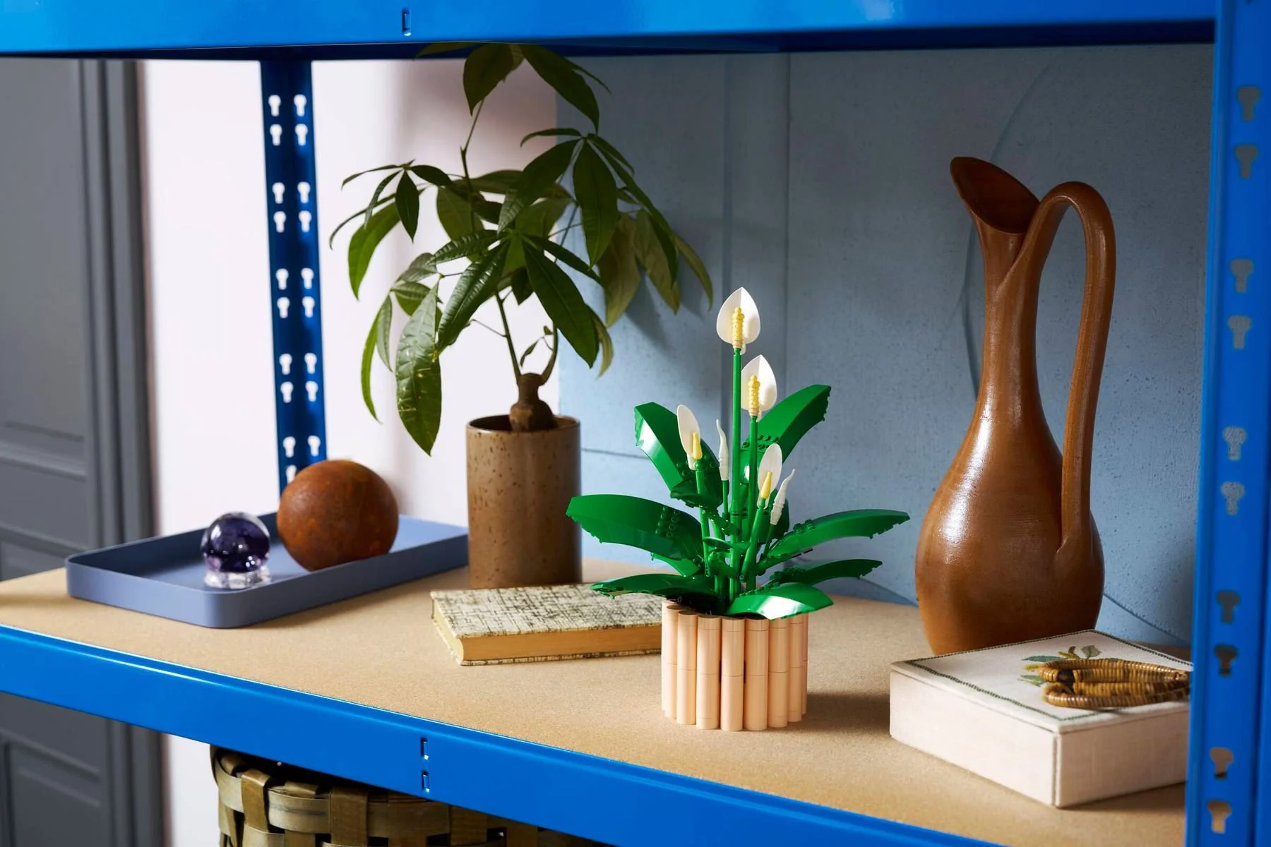 LEGO Botanicals - Crinul pacii foto
