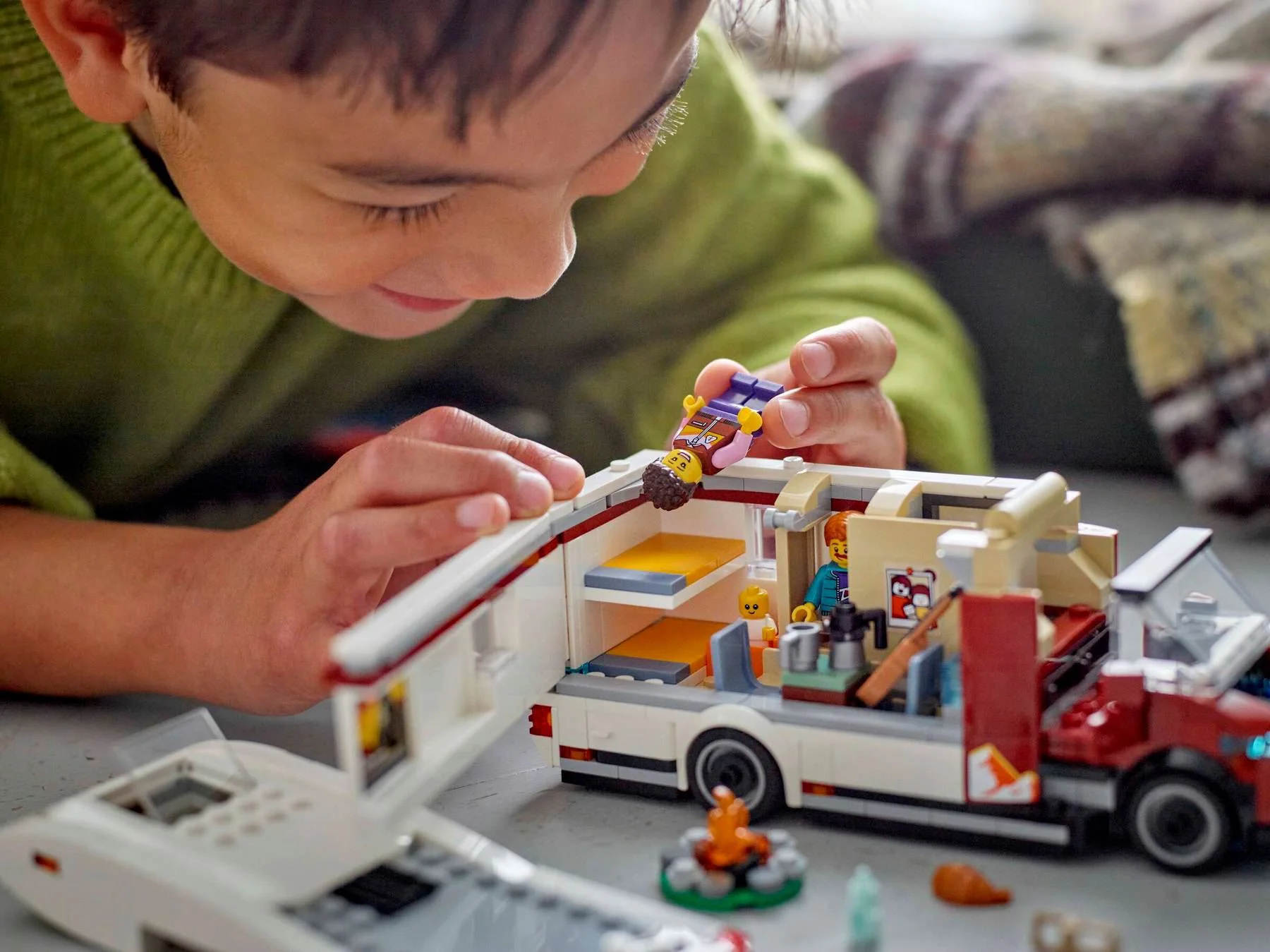 LEGO City - Дом на колёсах для семейных приключений foto
