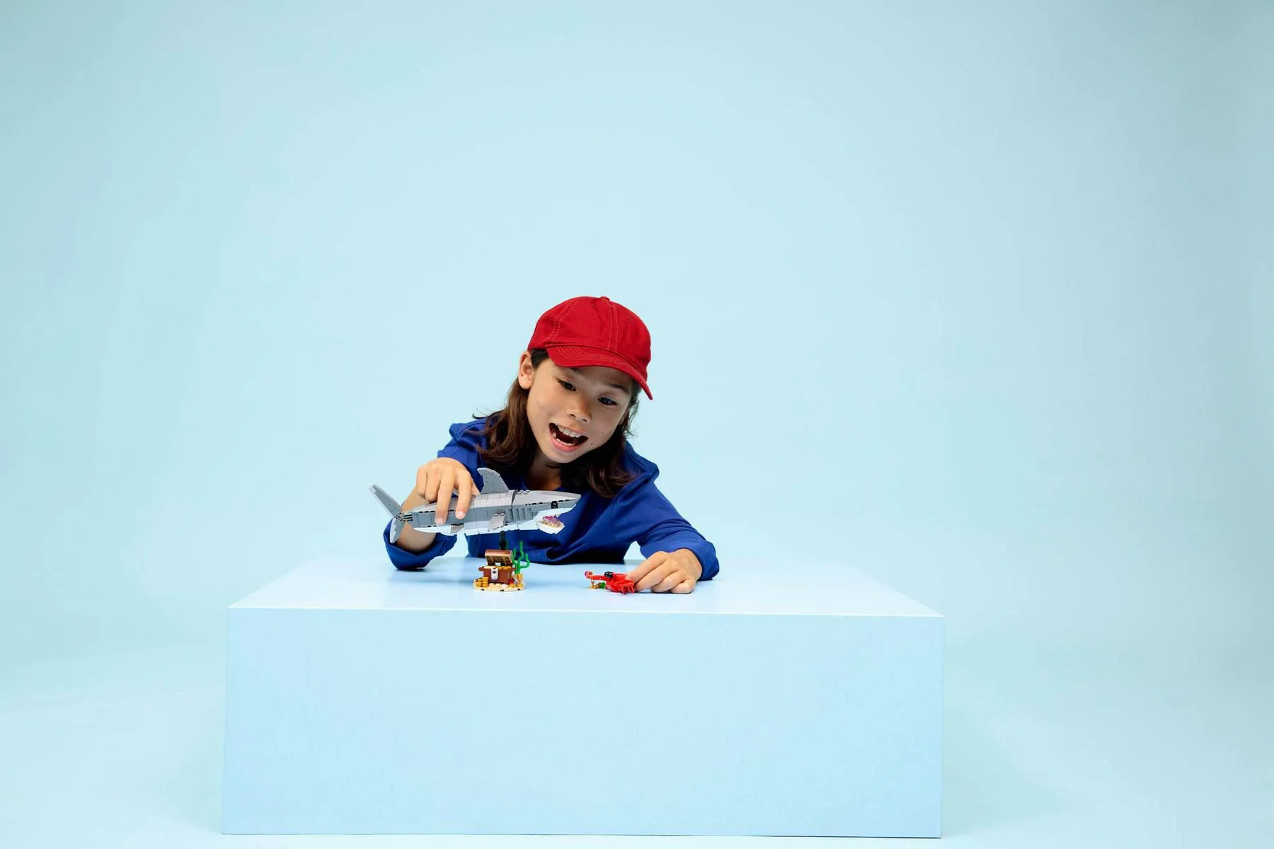 LEGO Creator - Rechin cu Cufar de Comori foto