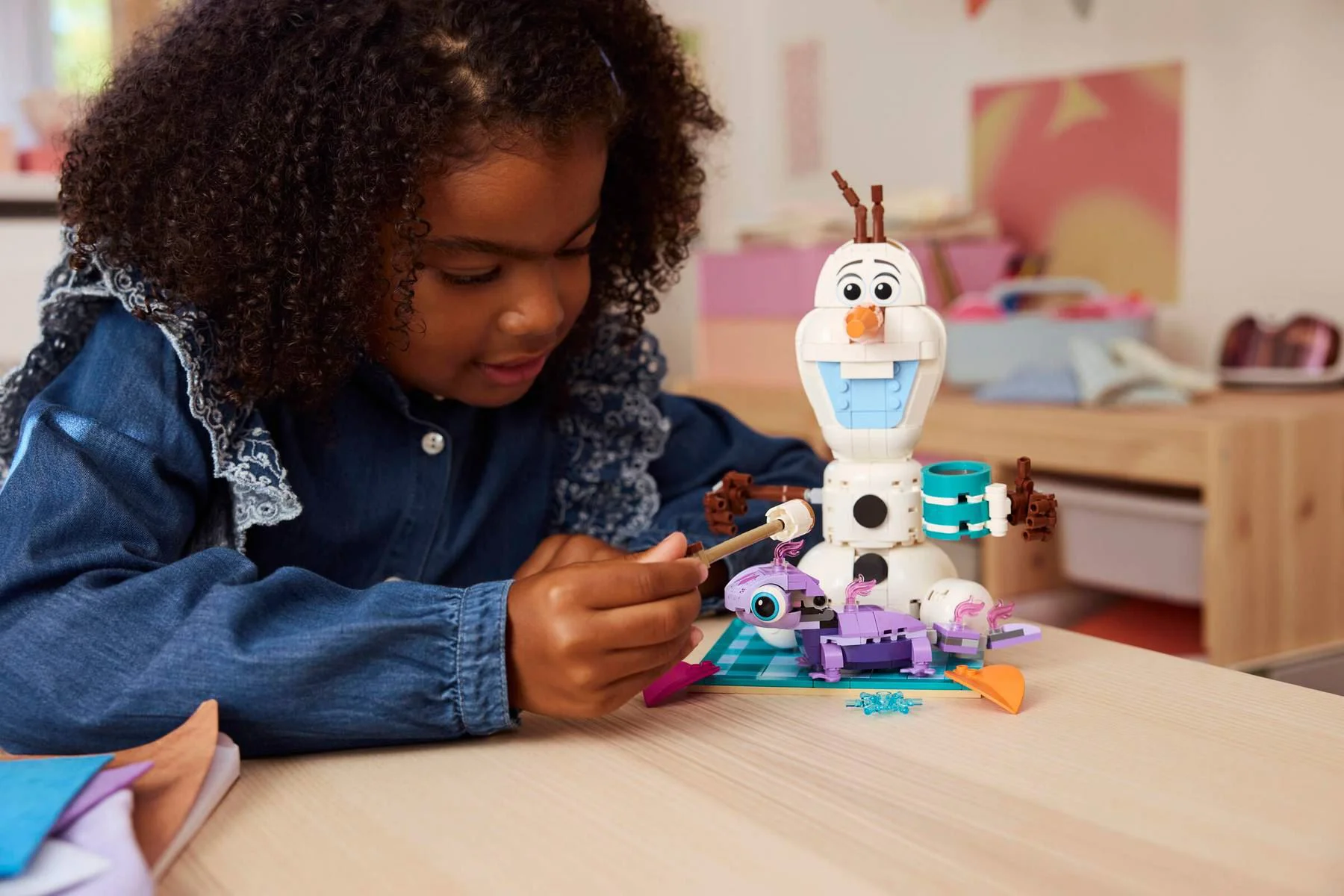 LEGO Disney - Picnic cu Olaf si Bruni foto