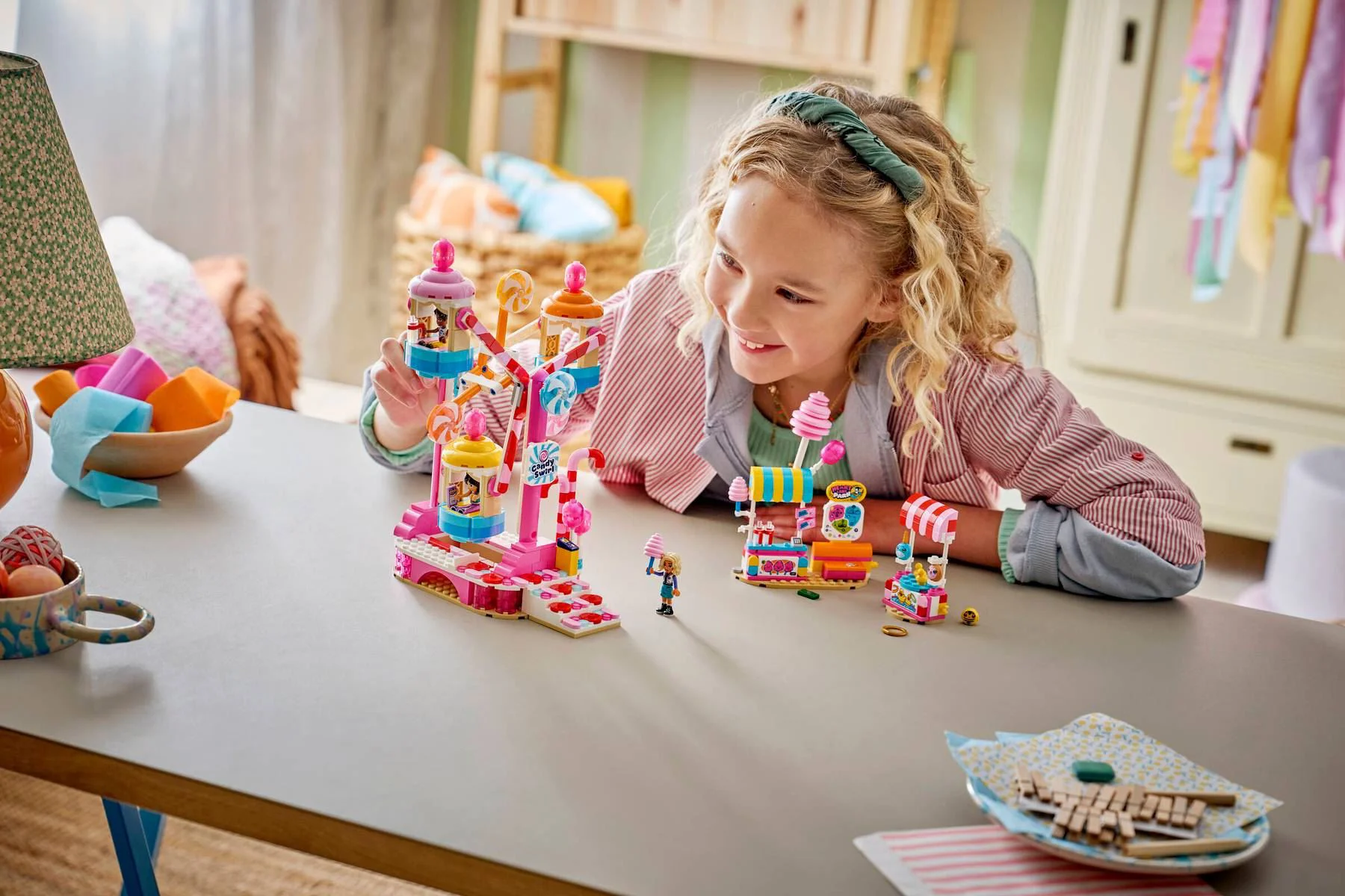 LEGO Friends - Колесо обозрения со сладостями и кексами foto