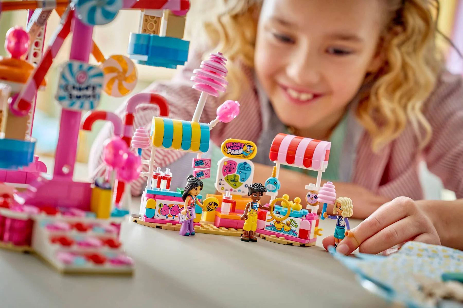 LEGO Friends - Колесо обозрения со сладостями и кексами foto