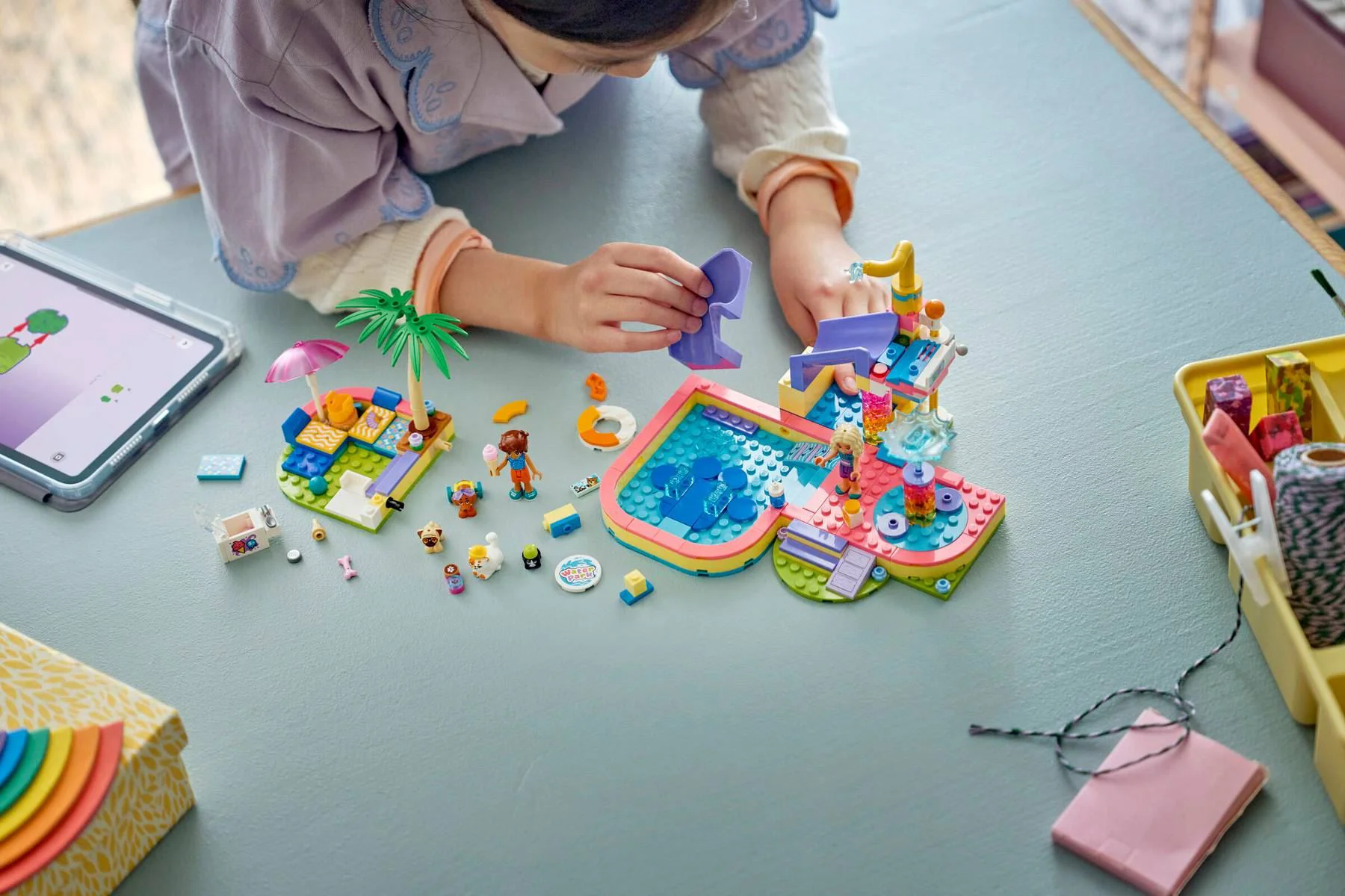 LEGO Friends - Весёлый день в аквапарке foto