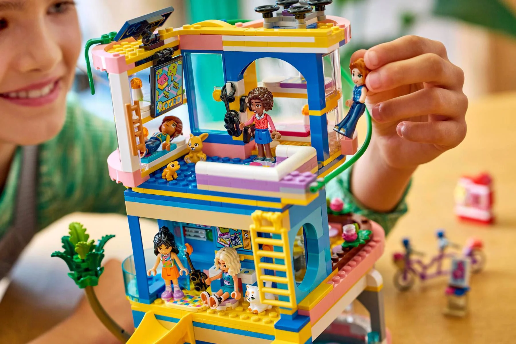 LEGO Friends - Клуб друзей в Хартлейк-Сити foto