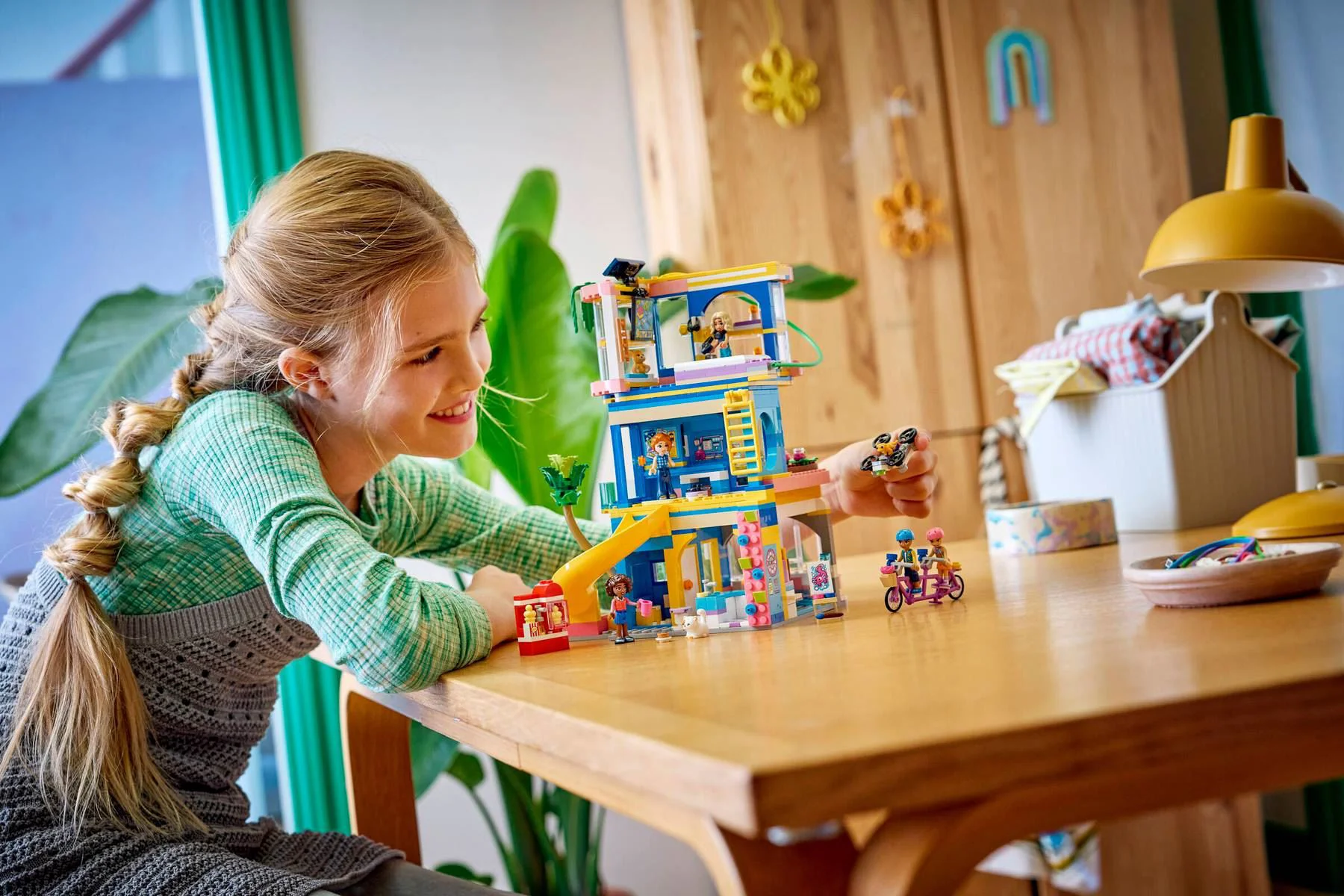 LEGO Friends - Клуб друзей в Хартлейк-Сити foto