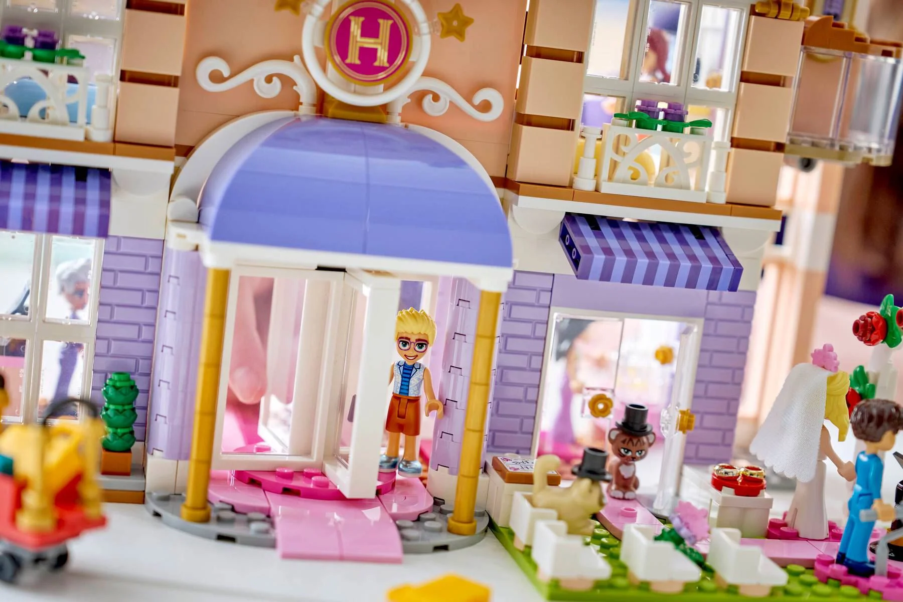 LEGO Friends - Большой отель в Хартлейк-Сити foto