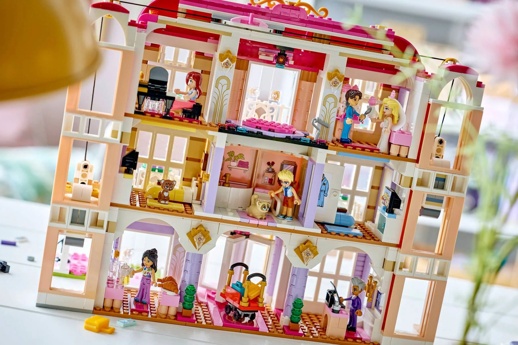LEGO Friends - Большой отель в Хартлейк-Сити foto