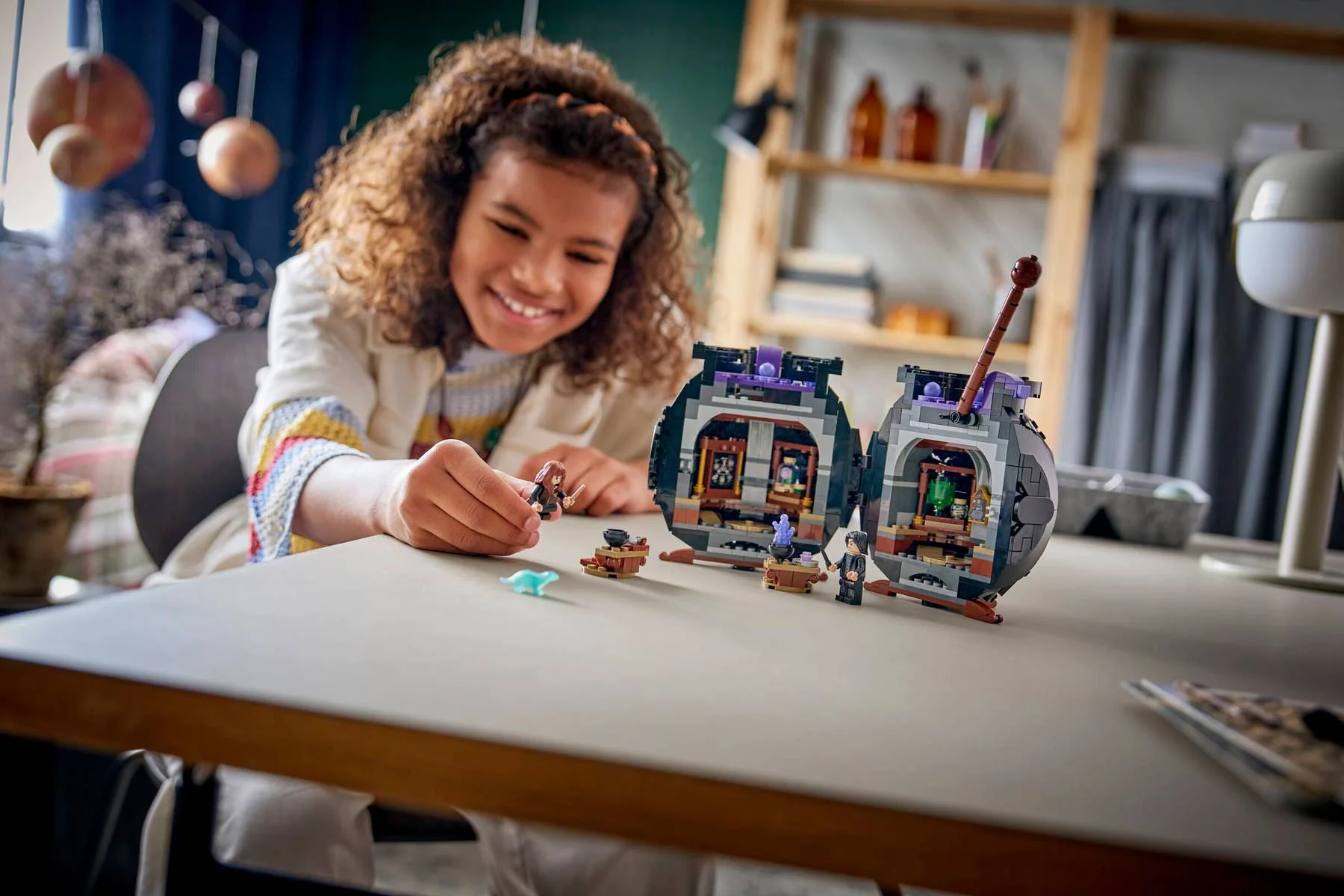 LEGO Harry Potter - Cazan magic cu clasa secreta de potiuni foto