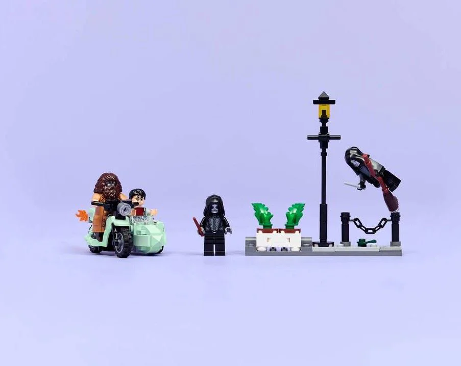 LEGO Harry Potter - Evadarea lui Hagrid si Harry de pe Privet Drive foto