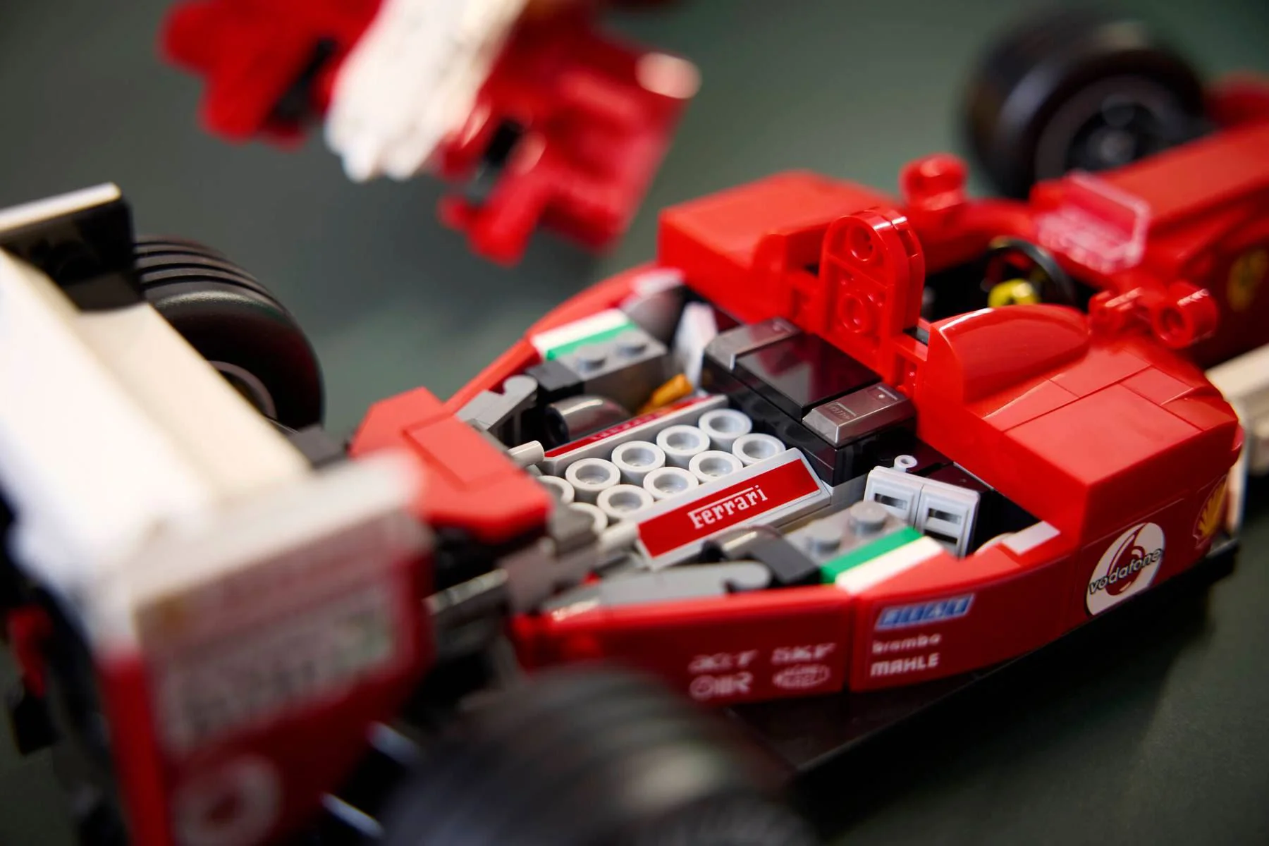 LEGO Icons - Ferrari F2004 & Michael Schumacher foto