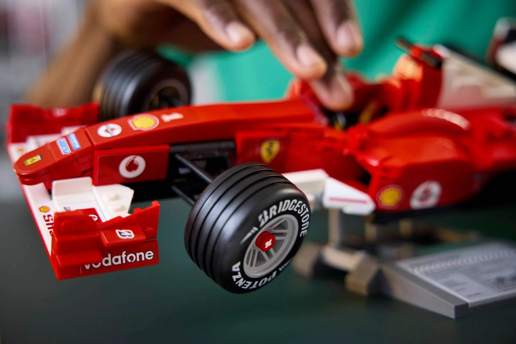 LEGO Icons - Ferrari F2004 & Michael Schumacher foto