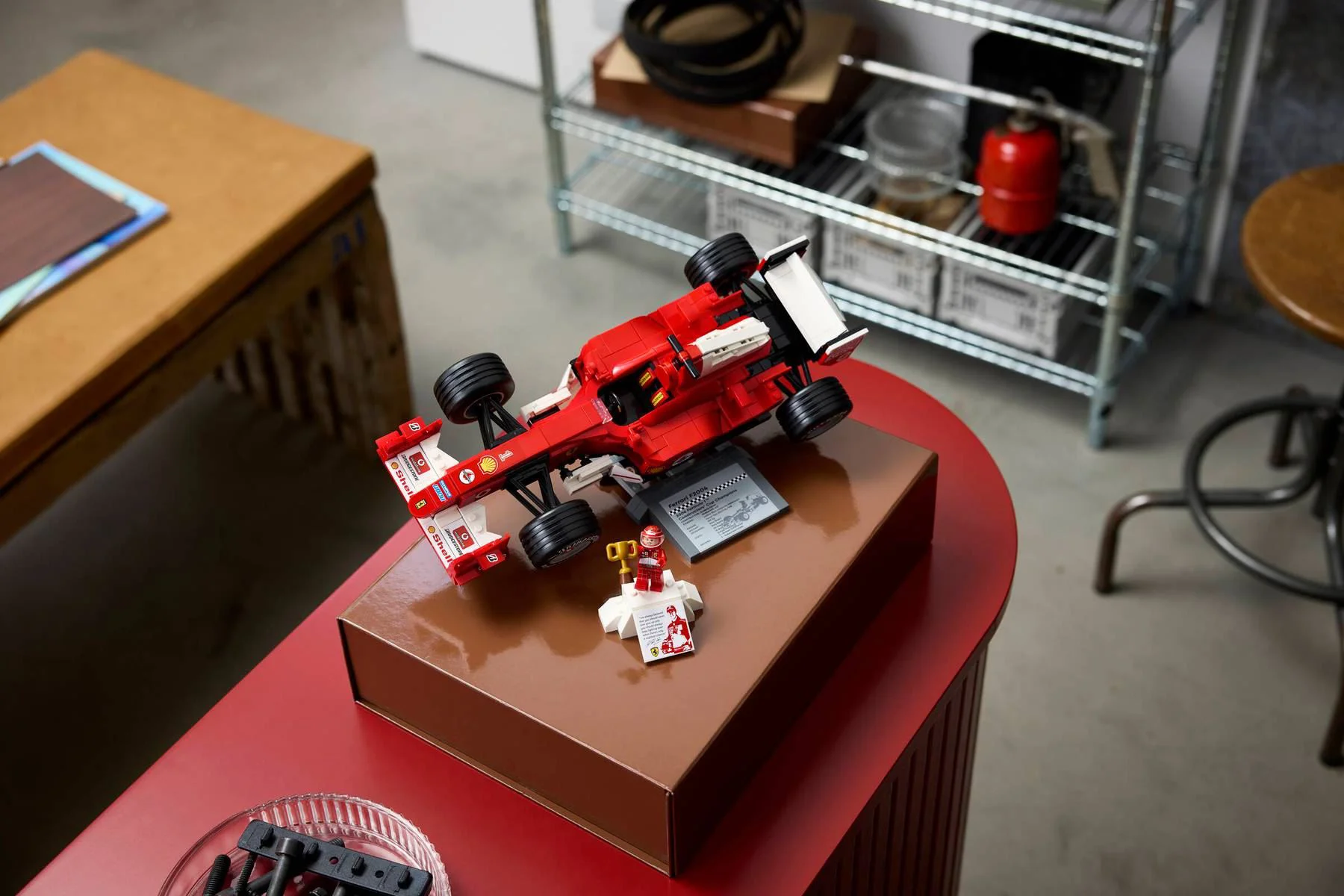 LEGO Icons - Ferrari F2004 & Michael Schumacher foto