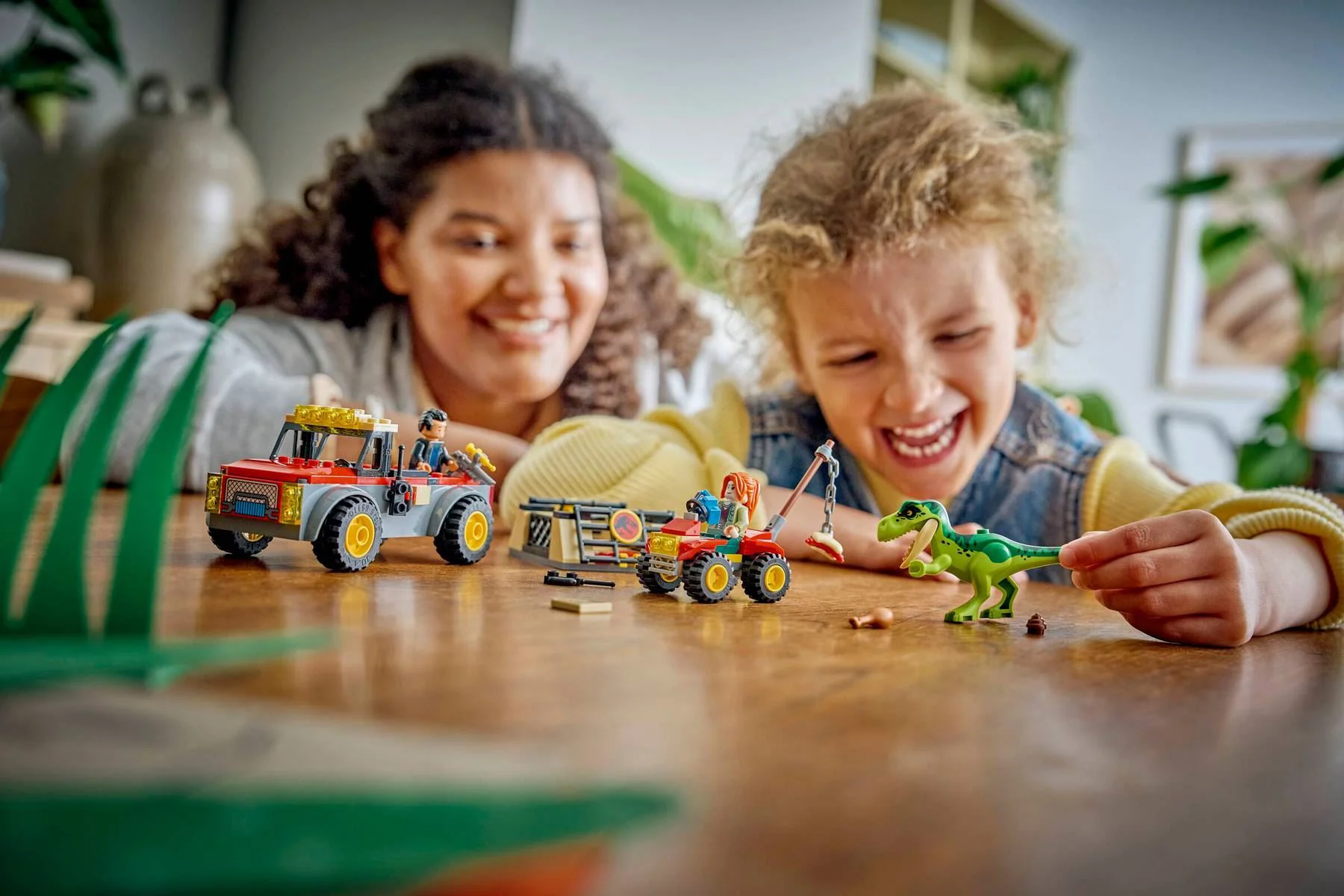 LEGO Jurassic World - Camion pentru transportul de T. rex foto