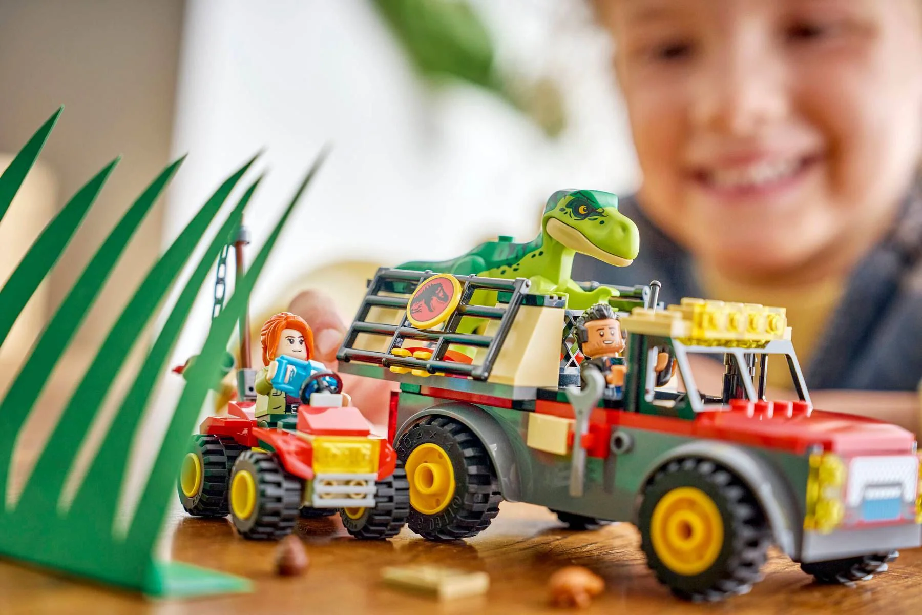 LEGO Jurassic World - Camion pentru transportul de T. rex foto