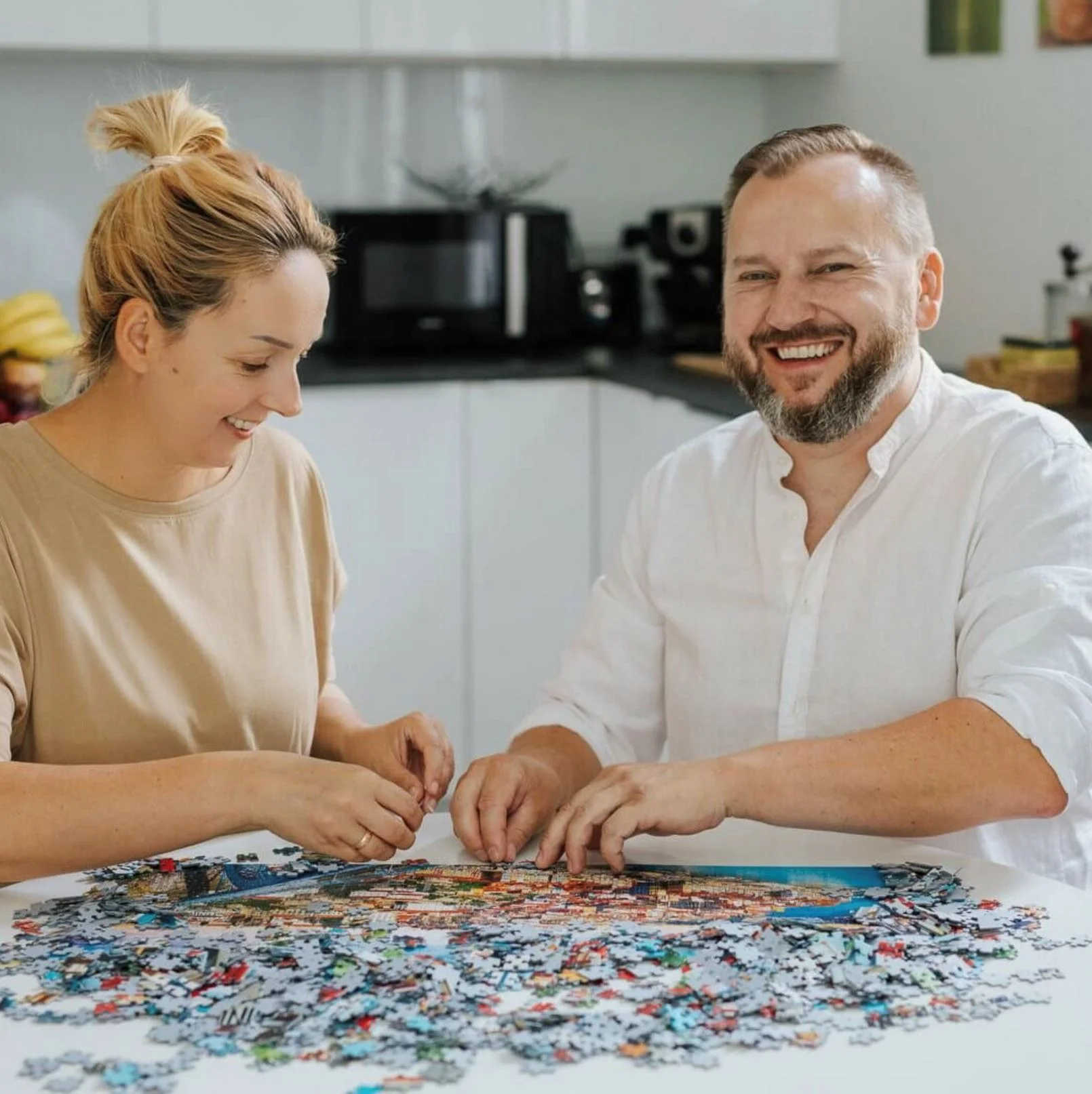 Puzzle Trefl Fata cu pisici, 1000 el. foto