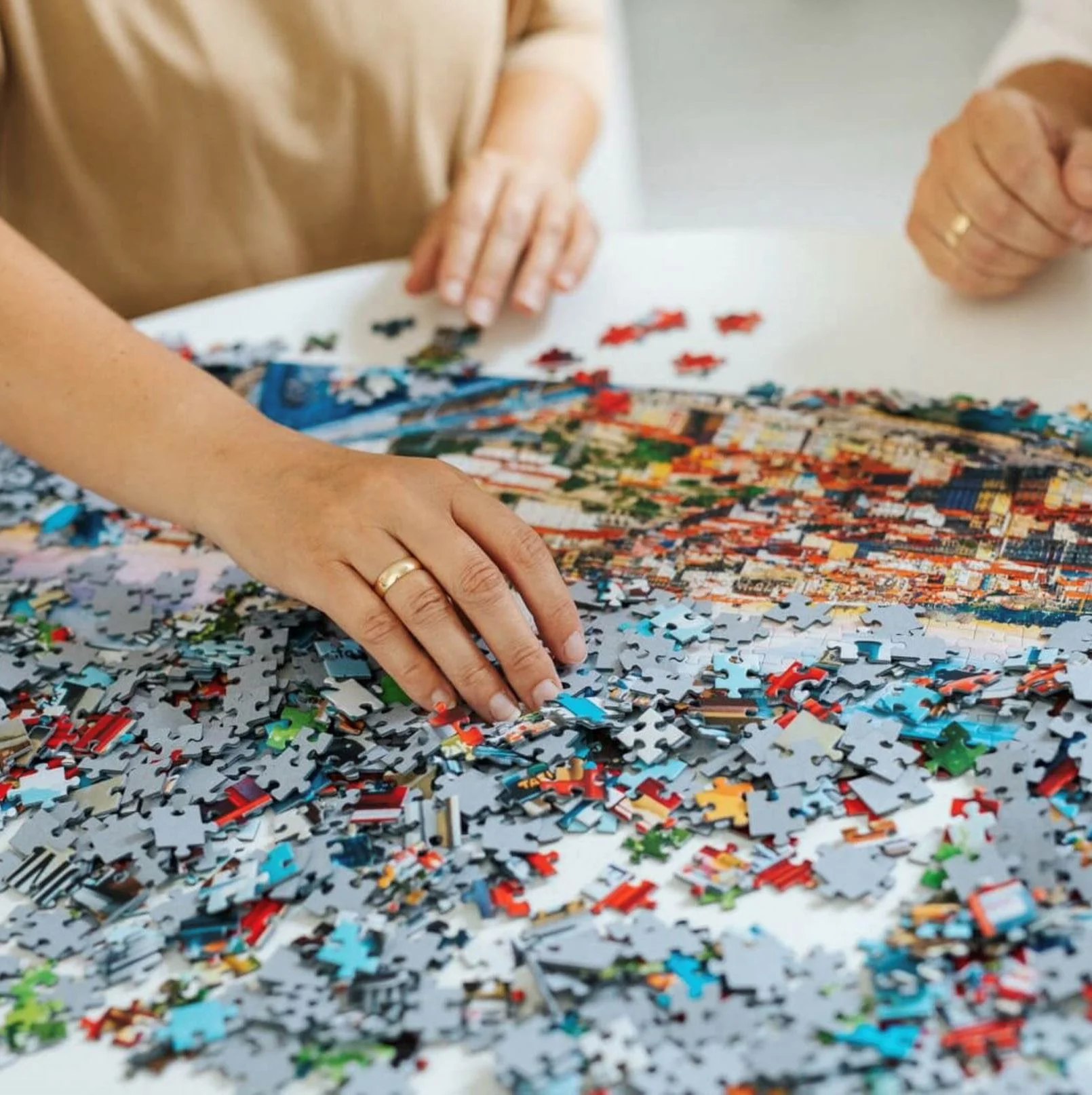 Puzzle Trefl Fata cu pisici, 1000 el. foto