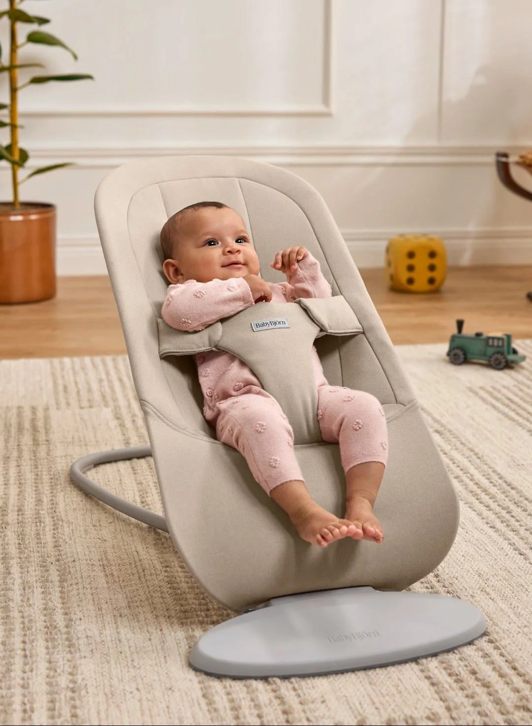 Кресло-шезлонг BabyBjorn Begin Woven Sand Gray foto