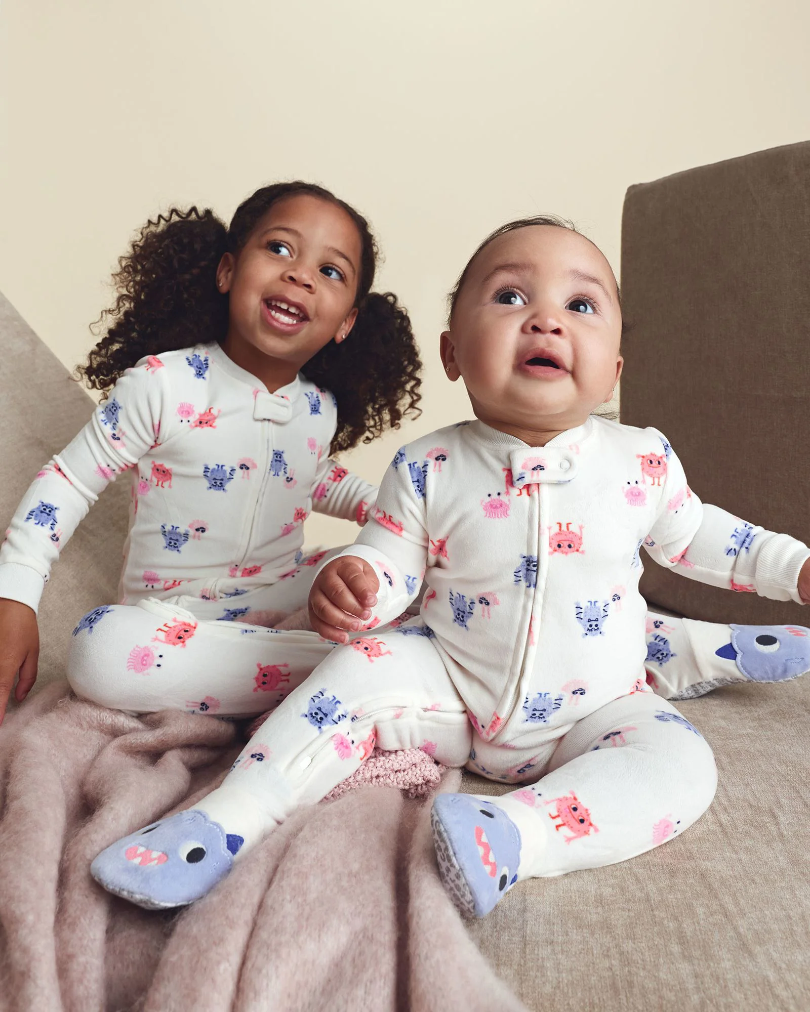 Carter's Pijama cu talpa Tiny Monsters foto