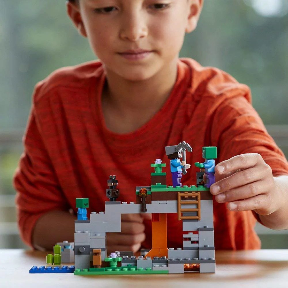 LEGO Minecraft - The Zombie Cave foto