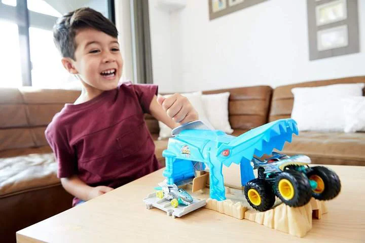 Set de joaca Hot Wheels "Monster Trucks Pit and Launch Shark Wreak" foto