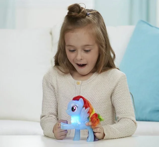 Figurina cu lumina Ponei Shining Friends My Little Pony Hasbro, 13 cm, sortiment