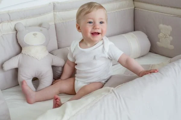 Set lenjerie de patut Specialbaby Anie gri din 3 piese (Pentru patut de 120*60 cm)