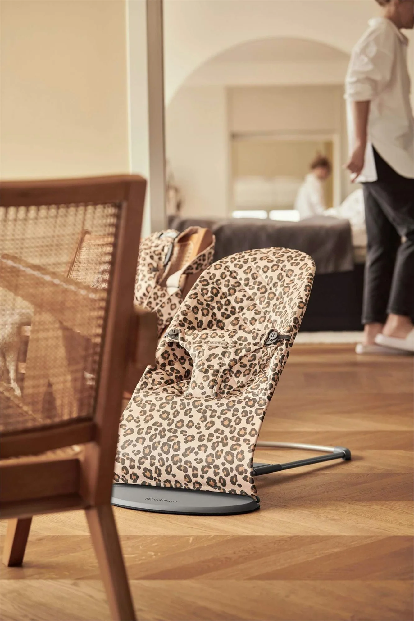Кресло-шезлонг BabyBjorn Bliss Beige/Leopard, хлопок