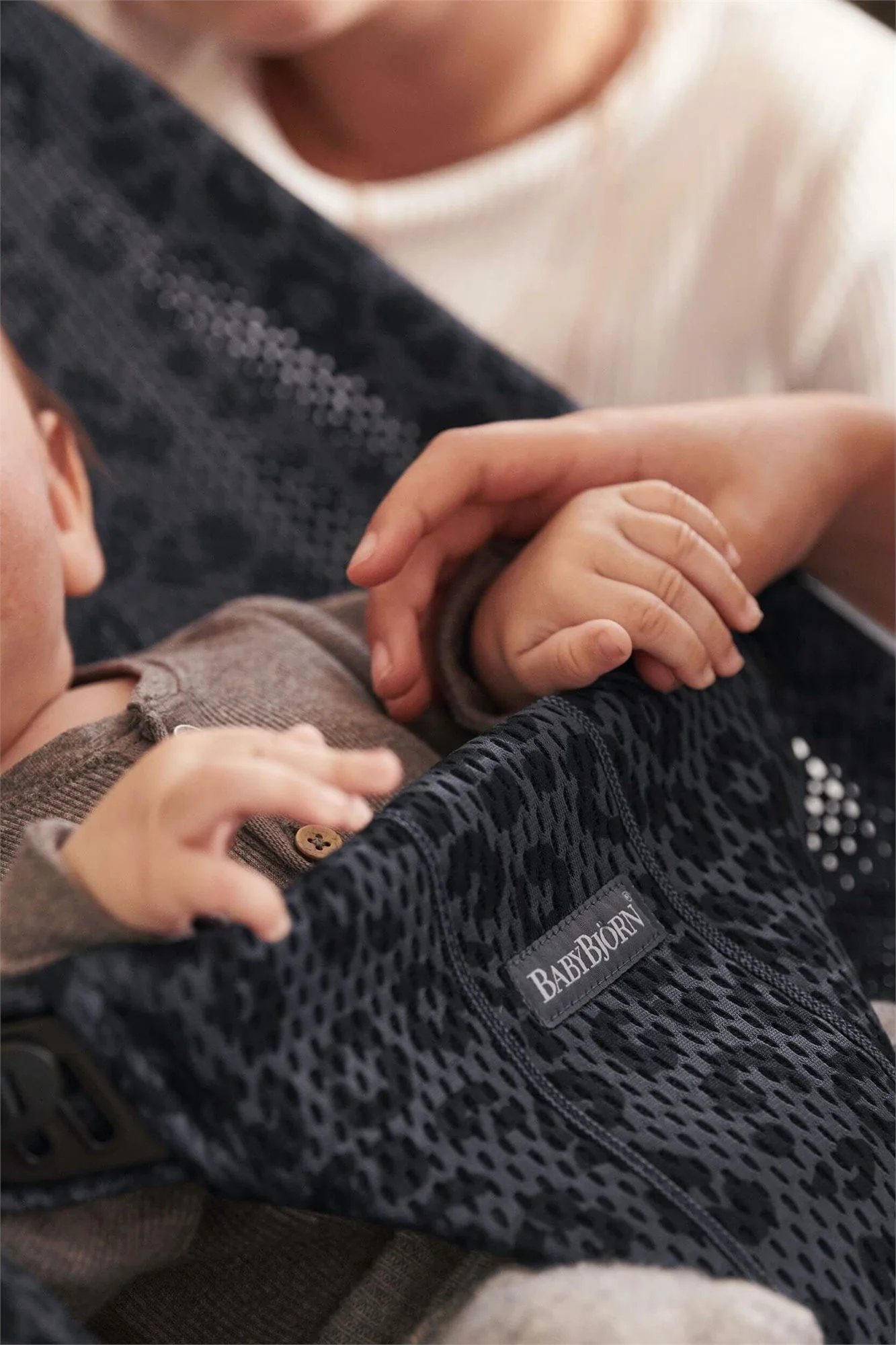 Кресло-шезлонг BabyBjorn Bliss Anthracite/Leopard, Mesh