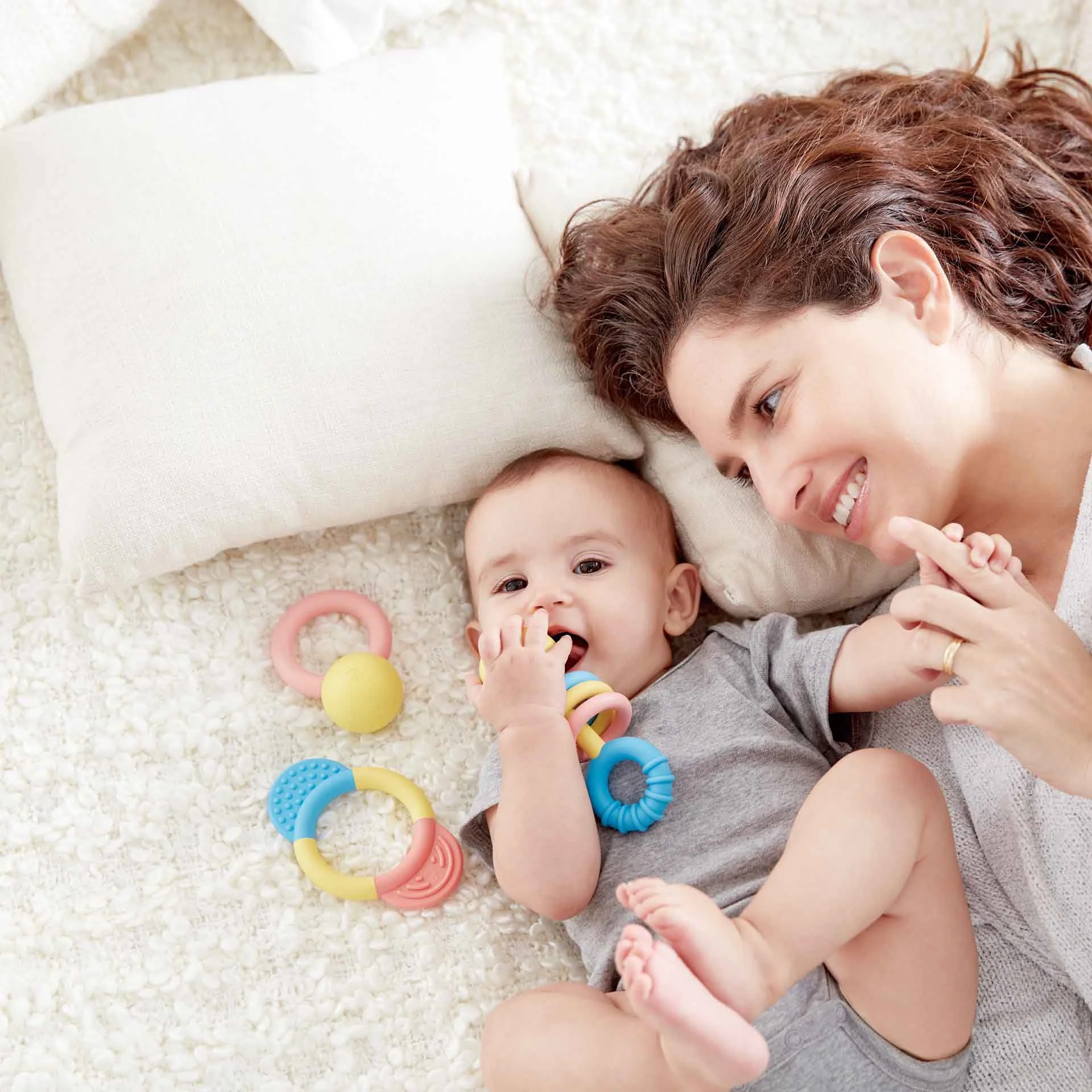 Набор погремушек и прорезывателей Hape Rattle & Teether Collection foto