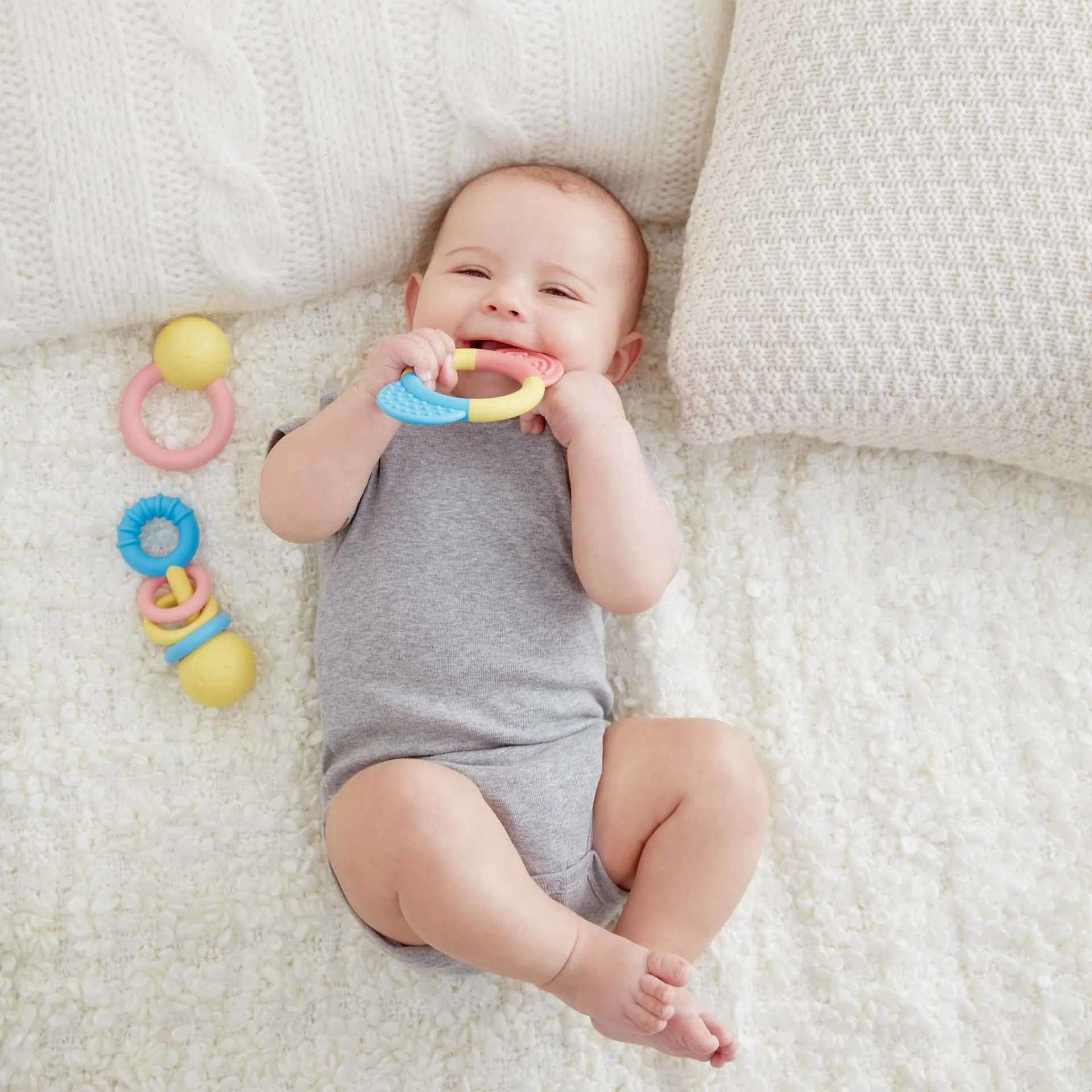 Набор погремушек и прорезывателей Hape Rattle & Teether Collection foto