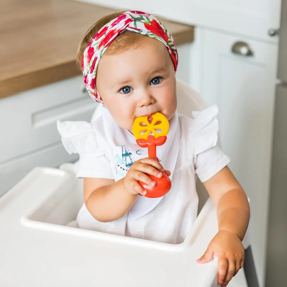 Прорезыватель развивающий с погремушкой BabyOno Juicy Orange