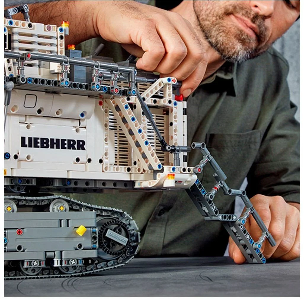 LEGO Technic Excavator Liebherr R 9800 foto