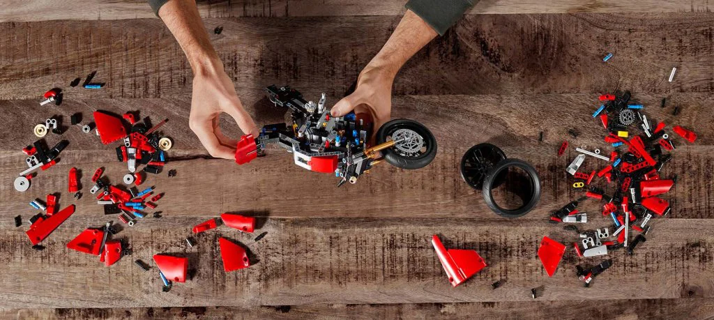 LEGO Technic Ducati Panigale V4 R foto