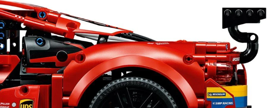 LEGO Technic Ferrari 488 GTE motor V8 foto