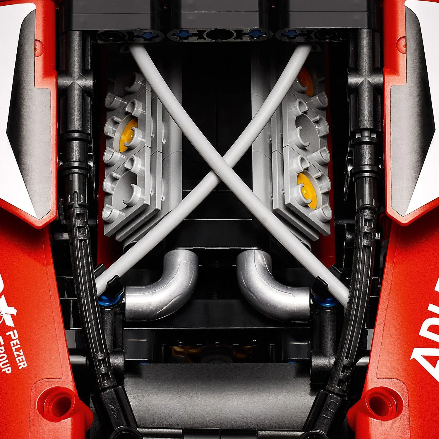 LEGO Technic Ferrari 488 GTE motor V8 foto
