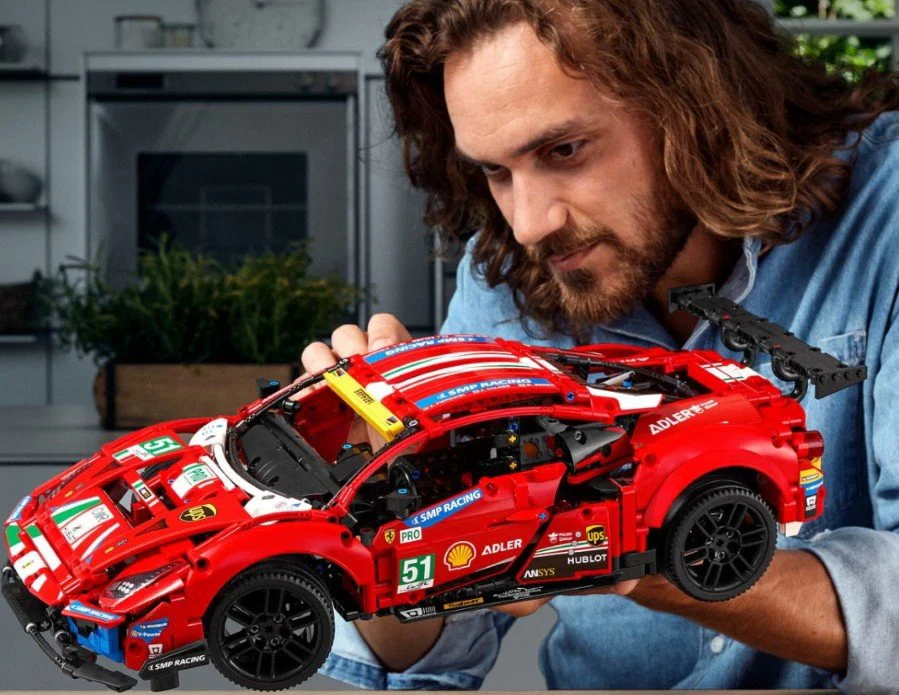 LEGO Technic Ferrari 488 GTE motor V8 foto