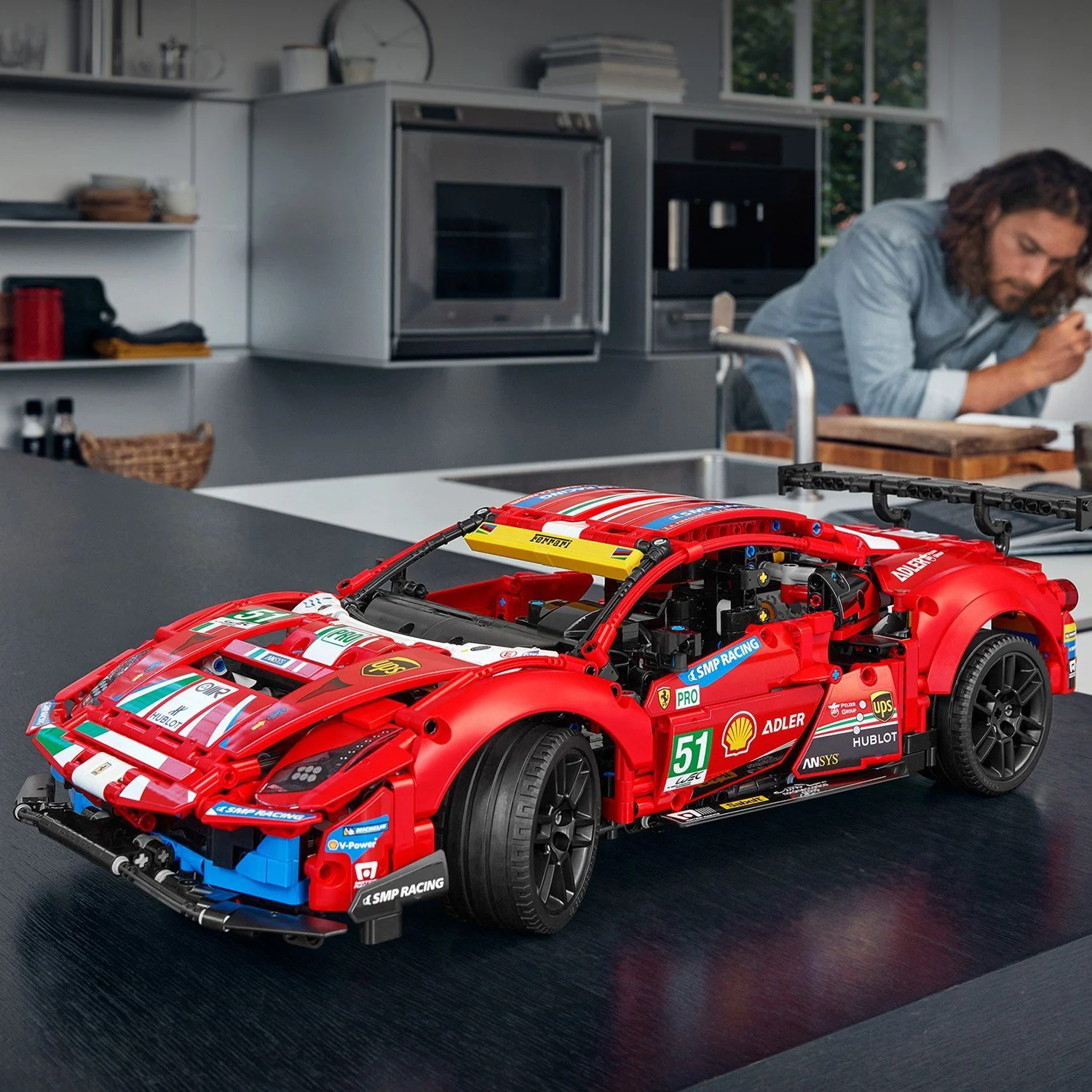 LEGO Technic Ferrari 488 GTE motor V8 foto
